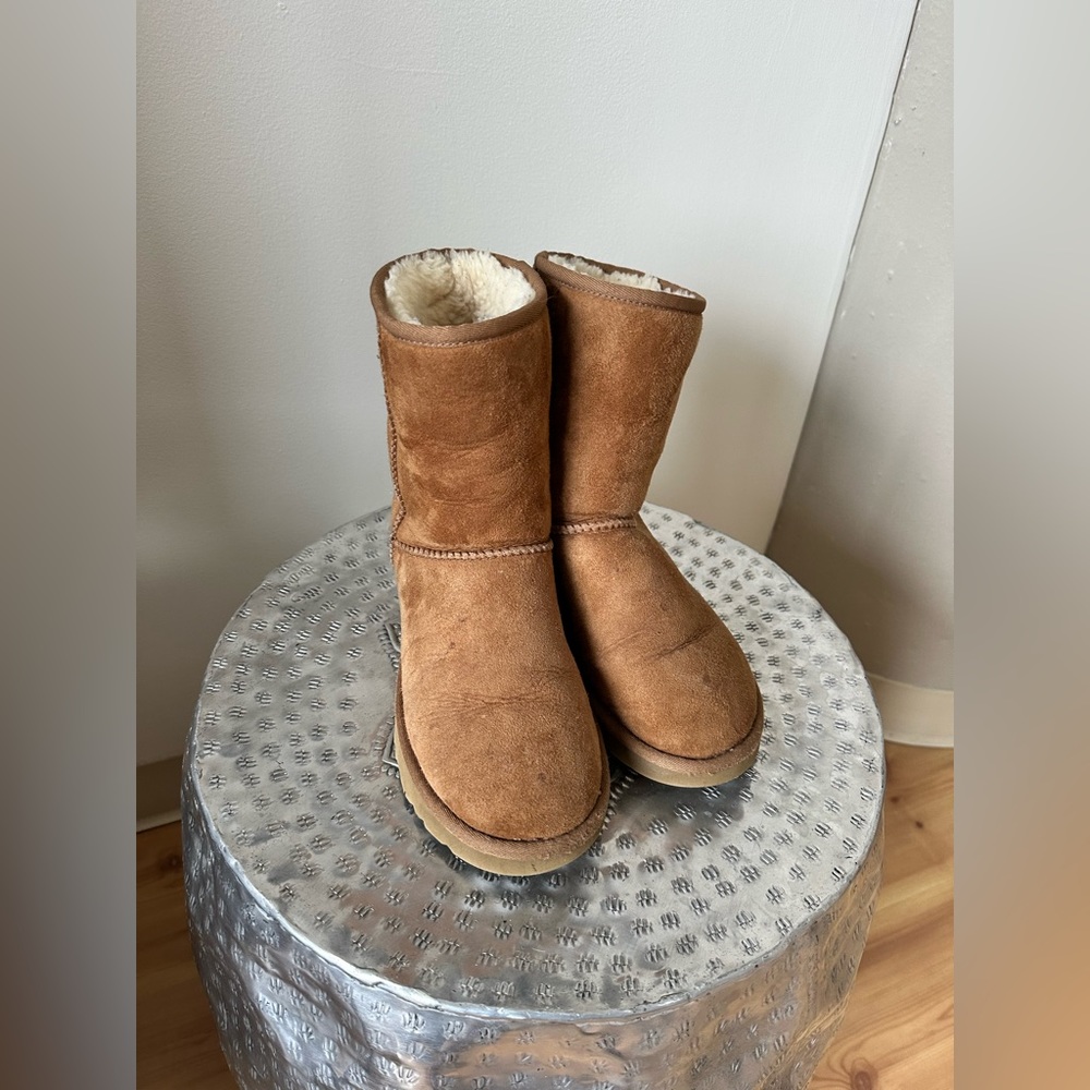 UGG classic short II size 7 women’s